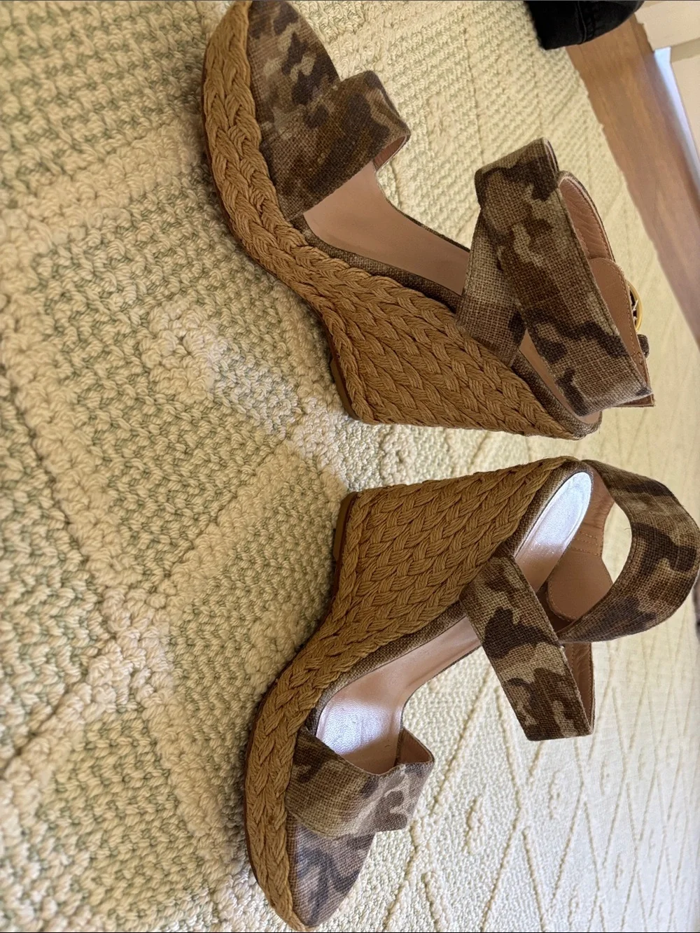 Stuart Weitzman canvas camo wedge sz 8 - Picture 3 of 6